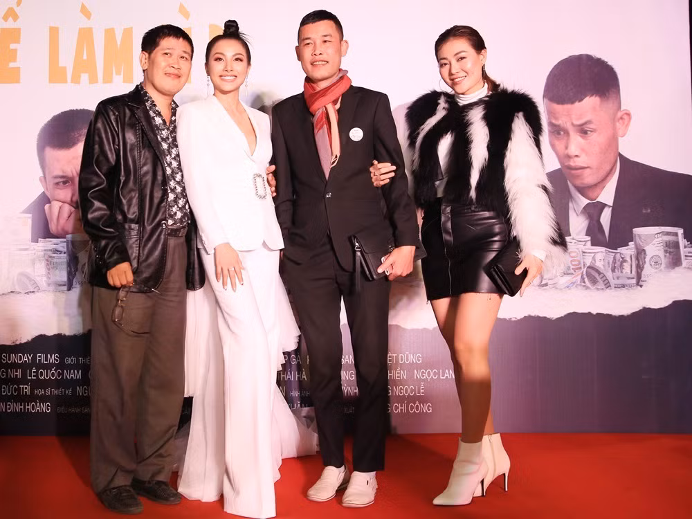 "Tiền nhiều để làm gì" kể về câu chuyện của 3 chàng đại gia làm giàu bất chính. Tuy khôn ngoan xảo quyệt, nhưng họ vẫn bị cô gái trẻ đẹp lường gạt. Mâu thuẫn giữa gái và tiền bạc, ba đại gia tìm cách hãm hại lẫn nhau. Trả lời về tựa phim, NSX cho biết theo kịch bản đã hoàn tất vào năm 2017, bộ phim ban đầu có một tên khác. Tuy nhiên sau khi quay và dựng xong phần thô năm 2019, nhận thấy rằng có quá nhiều câu hỏi xoáy mạnh vào vấn đề "Có tiền nhiều để làm gì?" nên NSX thống nhất đổi tên phim để vừa phù hợp với nội dung, lại vừa bắt xu hướng của cộng đồng mạng.