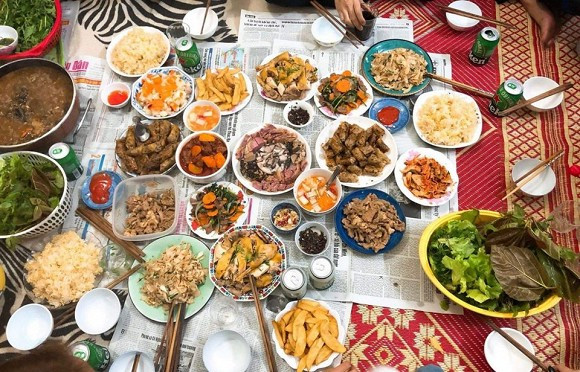 Thời gian rảnh, chị cũng rất chăm chút cho bữa cơm gia đình.