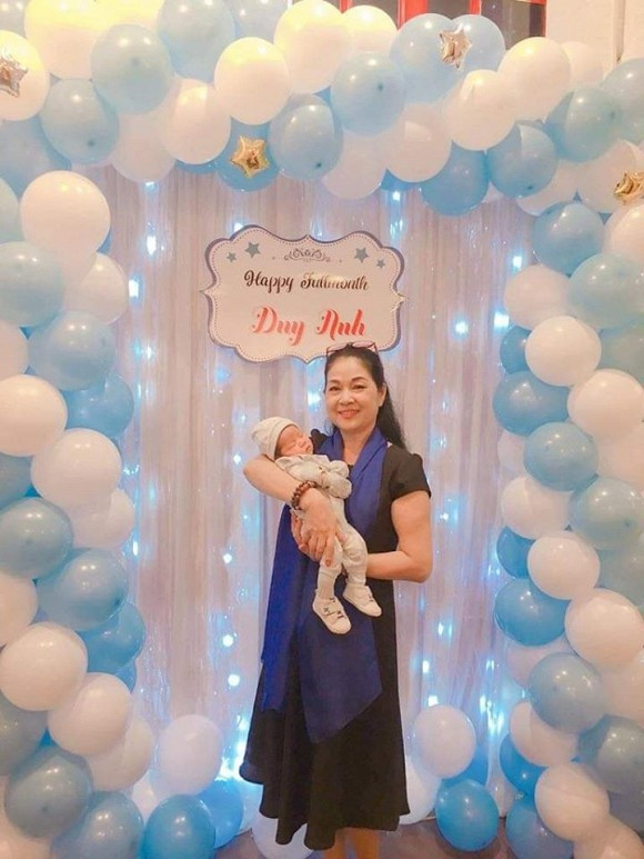 Luôn vào vai những phụ nữ bất hạnh trên phim nhưng Minh Phương may mắn có cuộc sống riêng hạnh phúc và êm đềm. Ngoài khoảng thời gian bận rộn vì phải đi diễn, Minh Phương dành hết cho gia đình. Nữ nghệ sĩ cùng chồng đi du lịch, chăm chút bữa cơm gia đình và hỗ trợ con chăm cháu.