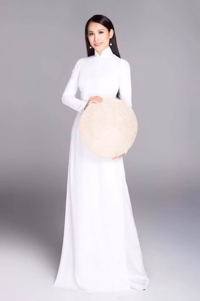 Ngọc Khánh dần chinh phục khán giả bởi một vẻ đẹp khác là trí tuệ, học vấn của mình.