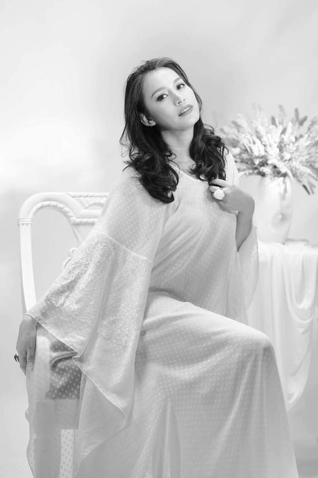 Khi đi Mỹ, cô vẫn có ý định quay về Việt Nam cho đến khi gặp lại người bạn cũ - là chồng hoa hậu bây giờ, anh Attilla.