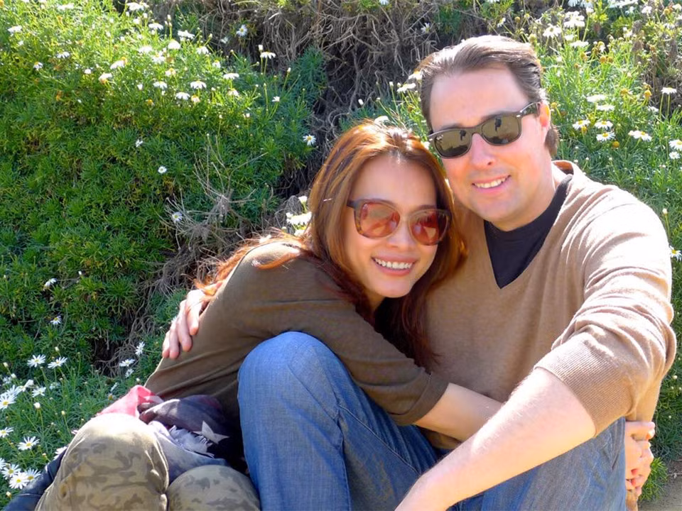 Vì lắng nghe ước muốn của cha chồng kế nghiệp gia đình, vợ chồng Ngọc Khánh quyết định về nhà tiếp quản trang trại nho và xưởng sản xuất rượu vang.