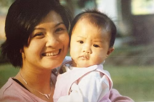 Công Lý và Thục Khuê có với nhau 1 con gái là bé Kiến (tên thật là Thục Anh) sinh năm 2001. Nam danh hài từng chia sẻ đã mất rất nhiều sau cuộc hôn nhân đổ vỡ. Cái “được” duy nhất đối với anh là cô con gái đáng yêu và rất yêu thương bố. Hồi nhỏ gặp ai con gái cũng mượn điện thoại để nhắn tin cho bố: "Bố đang ở đâu? Bố làm gì?".