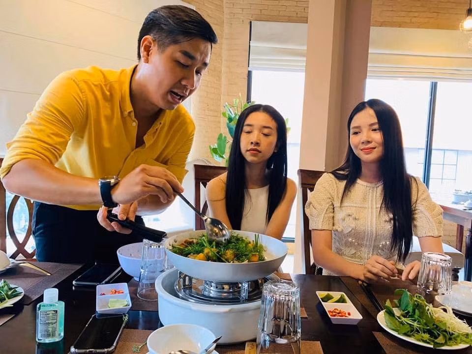 Nguyên Khang tiết lộ chi phí đầu tư vào nhà hàng này hơn 4 tỷ đồng.