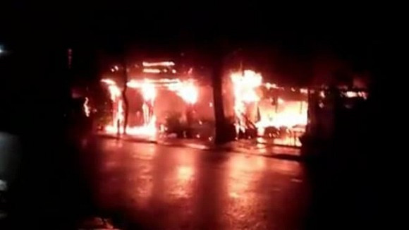 Thông tin nhà hàng của MC Nguyên Khang ở Phú Quốc bị cháy nhận được sự quan tâm của bạn bè, đồng nghiệp. Nhiều người đã lên tiếng động viên nam MC khi gặp sự cố đáng tiếc.