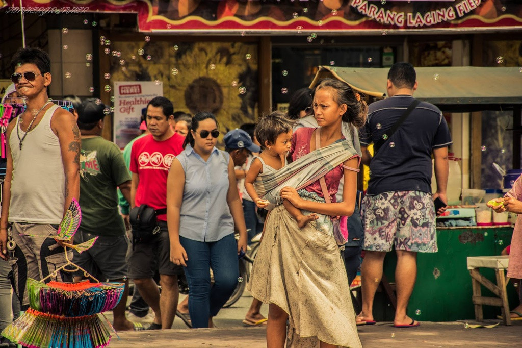 Không chỉ nổi tiếng trên mạng, Rita Gaviola còn khiến các hoa hậu của Philippines chú ý và tạo điều kiện cho cô gia nhập showbiz. Hoa hậu Philippines 2015 Danielle Parungao, Hoa hậu Quốc tế người Philippines 2014 Bianca Guidotti và Hoa hậu Trái Đất 2015 Angelia Ong đều dành nhiều lời khen cho khuôn mặt và vóc dáng của cô bé ăn xin trong bức ảnh của Topher Quinto Burgos.