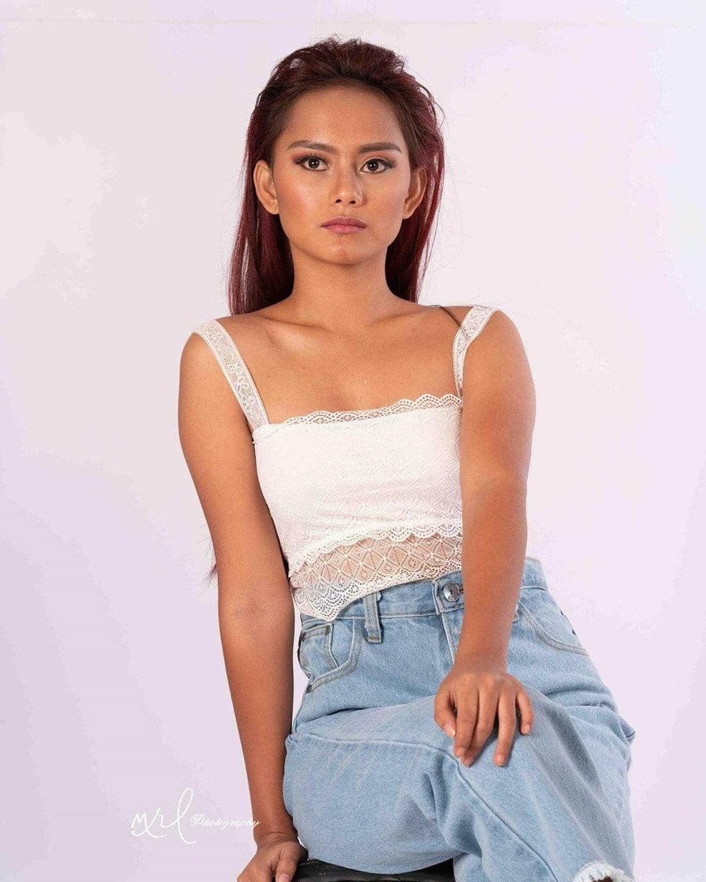 Hai năm đầu sau khi nổi tiếng, mẫu teen sinh năm 2003 liên tục nhận lời chụp ảnh, đóng phim, trở thành trụ cột kinh tế của gia đình.