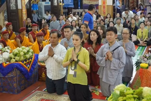 Angela Phuong Trinh bat ngo tuyen bo an chay tron doi-Hinh-3