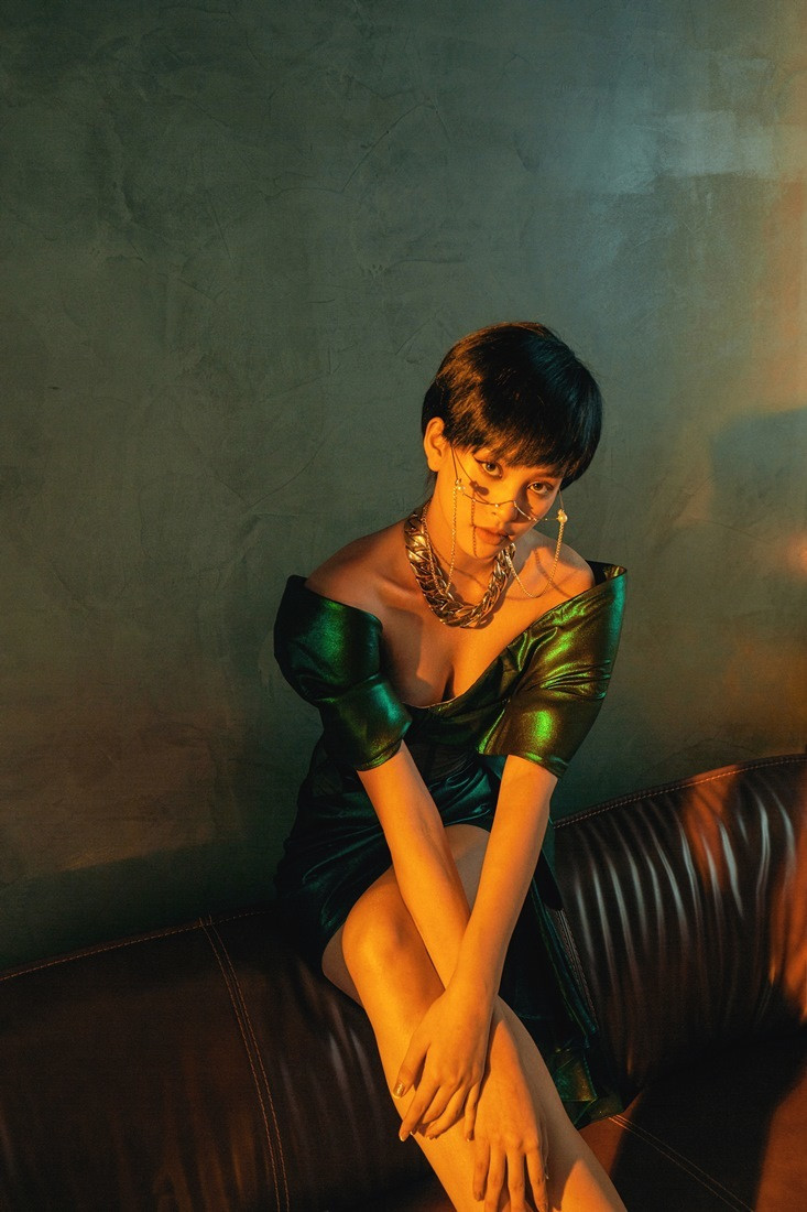 Làn da mịn màng cùng phong cách trang điểm cá tính càng tôn lên vẻ lai Tây của Hoa hậu Việt Nam 2018.