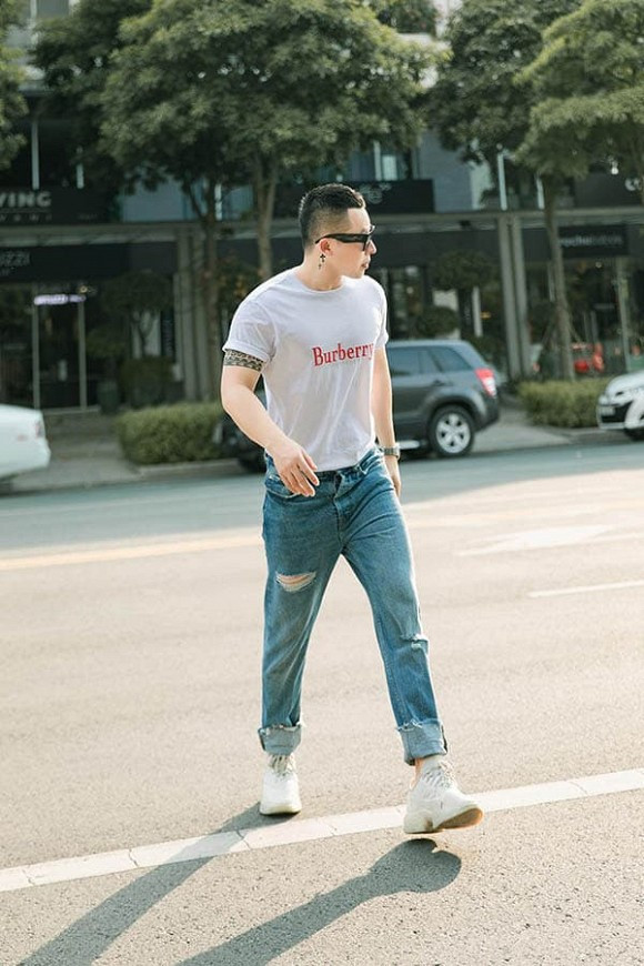 Có thể nói, bộ đôi ông trùm chân dài và nữ hoàng nội y gần như gây mê công chúng với khoảnh khắc xuống phố thời thượng.