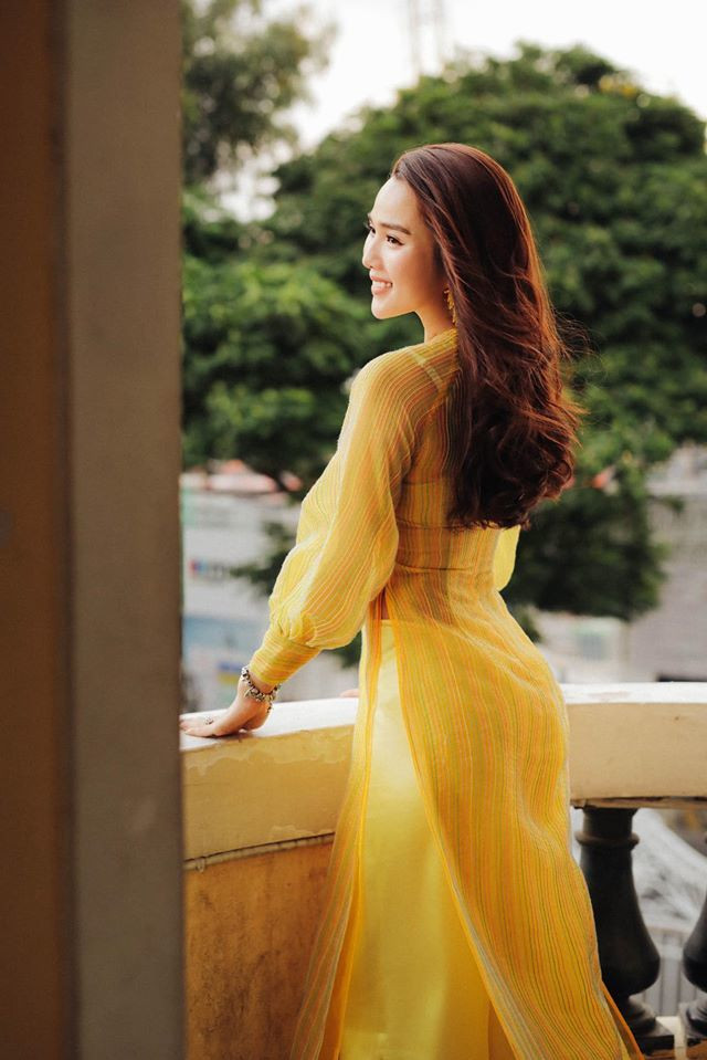 Năm 2008, Kim Cương giành giải Bạc Siêu mẫu Việt Nam. Vóc dáng hoàn hảo cùng số đo 3 vòng chuẩn là điểm khiến cô luôn nổi bật giữa đám đông.