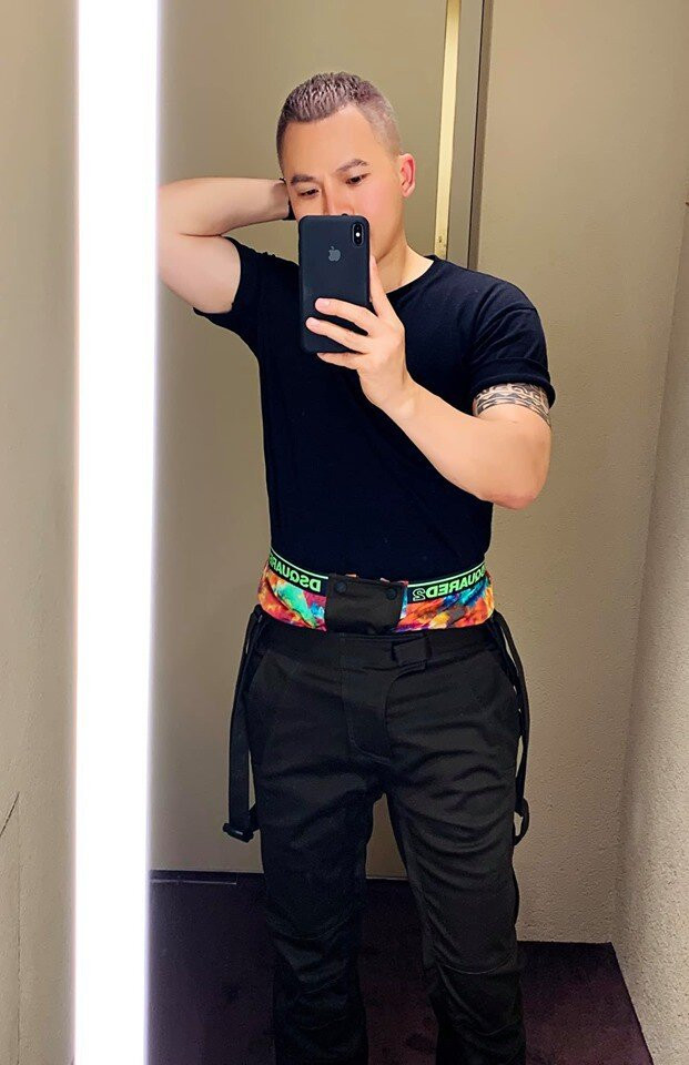 Không chỉ nổi tiếng là ông bầu “mát tay” của nhiều chân dài đình đám làng mốt Việt, bản thân Vũ Khắc Tiệp còn sở hữu gu thời trang sành điệu mọi lúc mọi nơi. Dĩ nhiên để định hình phong cách như thế con số chi ra ắt không nhỏ.