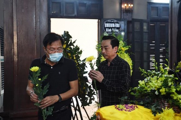 Nghệ sĩ Trọng Trinh và Hoàng Dũng. NSND Hoàng Dũng tiết lộ may mắn một lần duy nhất được quay phim "Hai năm nữa anh về" với NSND Trần Phương tại Đà Nẵng năm 1990. Những kỉ niệm với NSND Trần Phương khiến NS Hoàng Dũng không bao giờ quên.