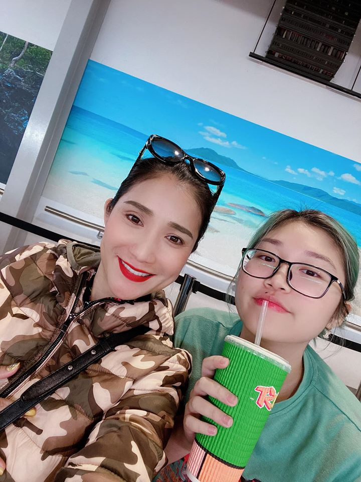 MC Cat Tuong song ra sao truoc khi “hoi cuoi” ban than, lam me don than?-Hinh-2