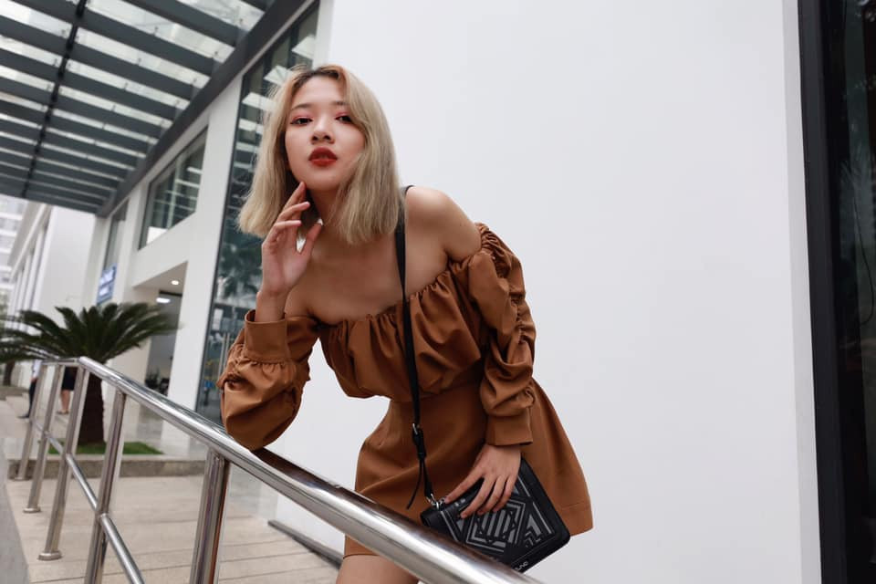 "Tôi biết mình có điểm mạnh, điểm yếu và đang cố gắng hoàn thiện mỗi ngày. Việc tham gia câu lạc bộ cùng các bạn sinh viên khu vực Hà Nội giúp tôi tự tin hơn, biết thêm nhiều kỹ năng. Đây là cơ hội để tôi được trải nghiệm trong những năm tháng thanh xuân", Hoa Đan giãi bày.