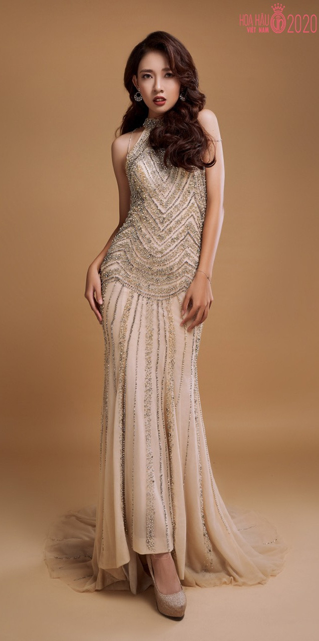 Trong những thí sinh đăng ký thi Hoa hậu Việt Nam 2020, Lương Thị Hoa Đan được chú ý nhờ chiều cao nổi bật (1,77 m). Cô đến từ Hải Dương, hiện là sinh viên năm thứ nhất Đại học Thăng Long. Chia sẻ với Zing, nữ sinh 19 tuổi cho biết cô còn là thành viên câu lạc bộ MC và Thời trang của Đại học Ngoại thương. Công việc làm thêm của cô là người mẫu tự do. Ảnh: HHVN.