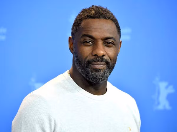 “Người đàn ông quyến rũ nhất năm 2018” Idris Elba nhận được kết quả dương tính với chủng virus corona mới vào sáng 16/3 (giờ địa phương) và thông báo tin này trên Twitter. Tài tử “Thor” khẳng định, tự cách ly để không lây bệnh cho người khác. Anh nói thêm, sức khỏe vẫn ổn, không có bất kỳ triệu chứng nào của bệnh.