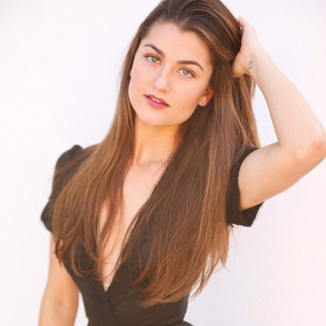 Ngôi sao "Frozen 2" và "Happy Death Day" Rachel Matthews tiết lộ tin mắc Covid-19 trên trang cá nhân hôm 17/3. Theo người đẹp sinh năm 1993, cô nhận kết quả dương tính và tự cách ly tại nhà từ tuần trước. Sức khỏe Rachel của đang dần cải thiện.