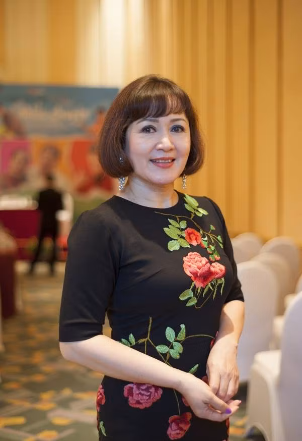 NSND Minh Hoa: Thi hat doat giai va cu “be lai” thanh dien vien-Hinh-4