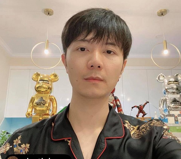  Bạn trai Thúy Vân là Nhật Vũ, là doanh nhân thành đạt, có mối quan hệ thân thiết với nhiều nghệ sĩ trong showbiz. Anh sở hữu gương mặt điển trai và hiện nay đã xấp xỉ 40 tuổi.