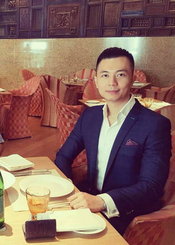 Thêm nhiều ảnh điển trai và thần thái của bạn trai Á hậu Thuý Vân được chia sẻ.