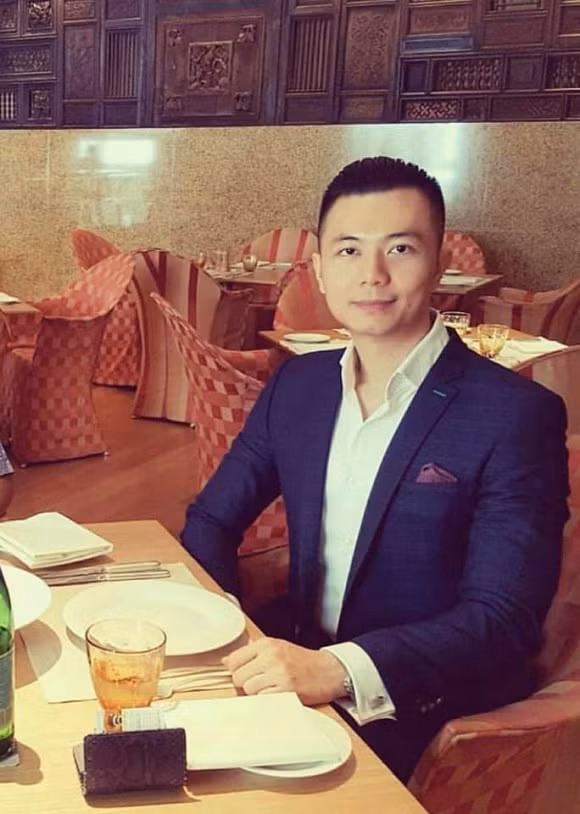 Thêm nhiều ảnh điển trai và thần thái của bạn trai Á hậu Thuý Vân được chia sẻ.