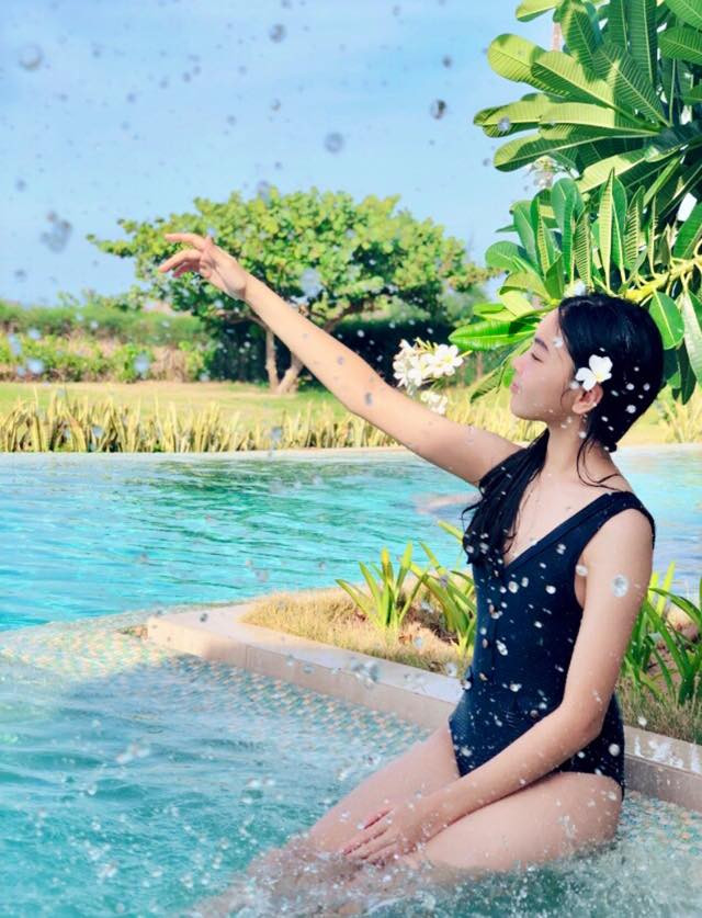 Ở tuổi dậy thì Lọ Lem được khen có tố chất của hoa hậu tương lai.