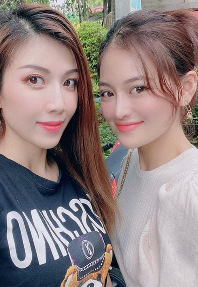 Đôi bạn thân Trang Pháp và Thùy Anh đọ sắc khi cả 2 có dịp mua sắm cùng nhau.