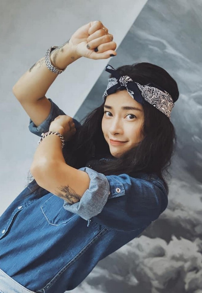 Ngô Thanh Vân tạo dáng mạnh mẽ bắt đầu tuần làm việc mới. Dự án về siêu anh hùng của nữ diễn viên vừa công bố ít ngày qua đã vấp phải nhiều tranh cãi.