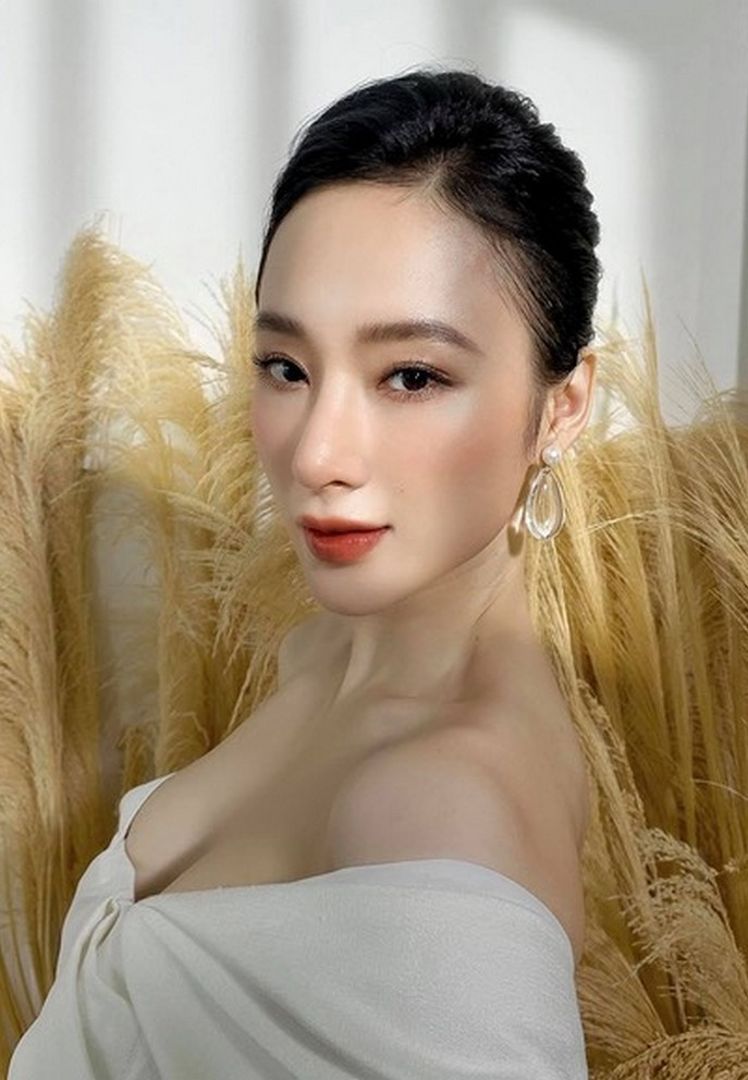 Angela Phương Trinh hiếm hoi diện trang phục gợi cảm kể từ khi chuyển sang ăn thuần chay và tu Phật.