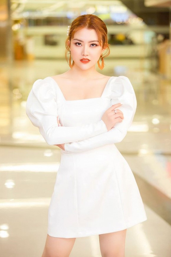 Về phía Quốc Bảo, anh cũng lên tiếng bênh vực Nam Em, phủ nhận chuyện cô là người thứ ba. Tuy nhiên nam VJ này thừa nhận khi chưa kết thúc mối quan hệ với Bảo Trân, anh đã rung động với người mới và tình cảm này chỉ xuất phát từ phía anh.