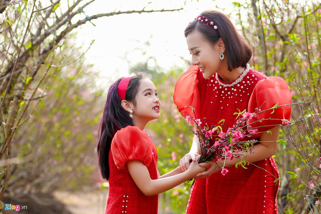 Phương Oanh cho biết kế hoạch Tết của cô là ăn kiêng để giảm thêm 2 kg. Cân nặng hiện tại của người đẹp là 53 kg.