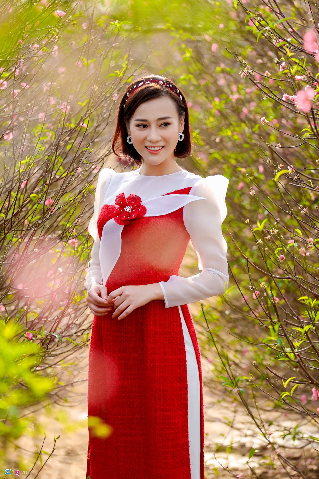 Diễn viên Phương Oanh tâm sự cô hài lòng với nhan sắc hiện tại và không có ý định "dao kéo" thêm. Cô quan niệm mọi thứ chỉ nên vừa đủ, không quá cầu toàn. "Điều tôi cần duy trì bây giờ là thần thái, tinh thần tốt, chứ không phải tiếp tục chỉnh sửa" - nữ diễn viên nói.