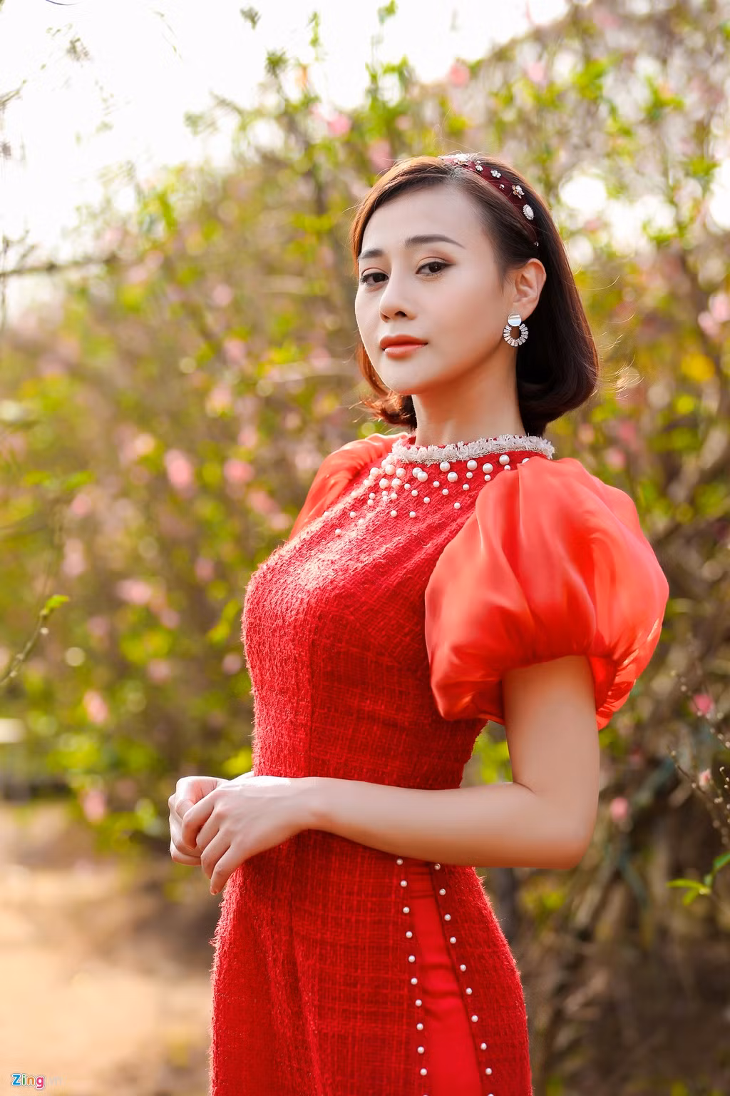 Phương Oanh rạng rỡ xuống phố những ngày cận Tết. Với cô, 2019 là một năm có nhiều chuyện buồn, cả trong công việc lẫn tình cảm.