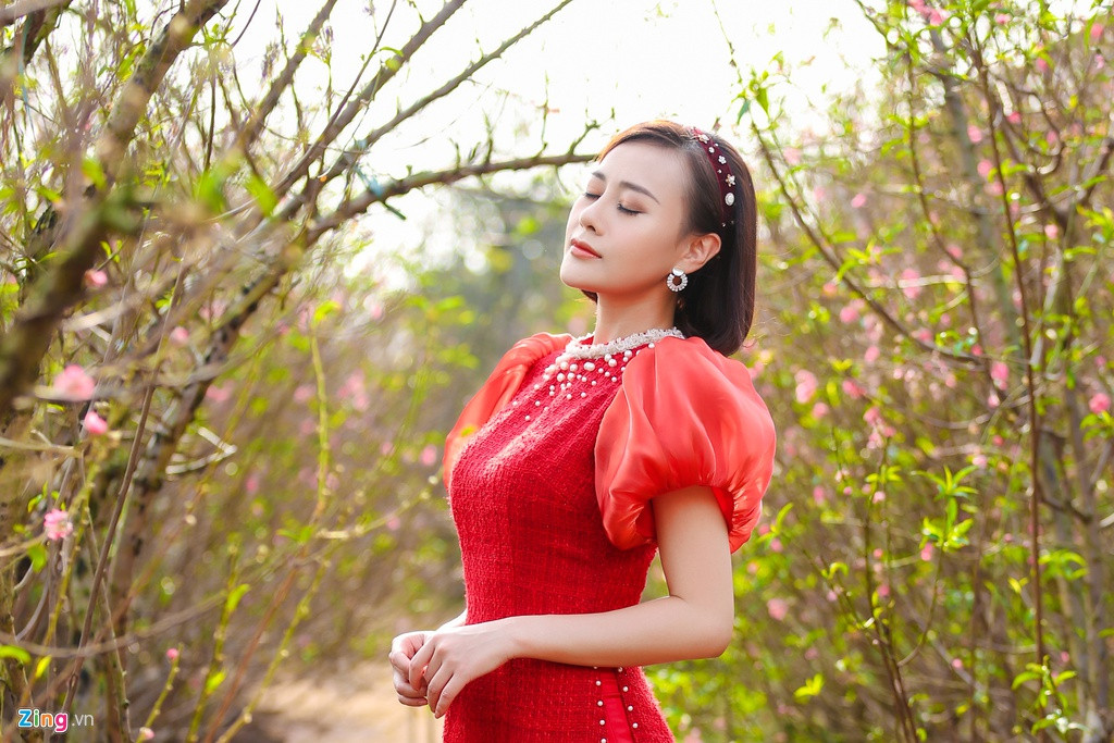 "Vài tháng qua, lịch quay phim dày nên Oanh luôn trong tình trạng thiếu ngủ trầm trọng. Tết này, tôi sẽ ngủ nướng, tranh thủ xem phim, thư giãn. Ra giêng, tôi lại chuẩn bị tham gia một phim mới, khá bận rộn", cô bật mí.