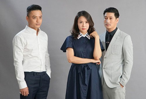 Năm 2019, Hồng Diễm tiếp tục đảm nhận vai Khuê, một phụ nữ tính tình nhu mì, cam chịu trong Hoa hồng trên ngực trái. Lần này cô đã chinh phục toàn bộ khán giả với lối diễn sinh động, đầy đủ cung bậc cảm xúc khi vui, khi buồn, lúc giận dữ, lúc thất vọng chán chường... Vẫn đóng cặp với “người tình màn ảnh” Hồng Đăng, cả hai được khán giả yêu mến bởi nét diễn đáng yêu.