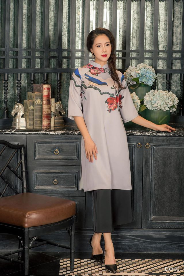 Tuy nhiên có thời gian Hồng Diễm bị chê diễn “nhạt”, “một màu”, không dám bứt phá khi liên tục vào hóa thân vào những nhân vật hiền lành, có tính cách cam chịu, nhu nhược. Song nữ diễn viên ý thức được ưu, nhược điểm của bản thân, cô không đóng vai phản diện bởi biết mình sẽ không thể làm tốt. Do đó người đẹp 38 tuổi nỗ lực hết sức cho dạng vai quen thuộc.