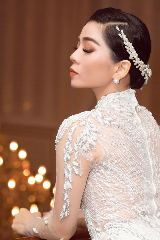 Bình thản giữa ồn ào đời tư, ca sĩ Lệ Quyên chia sẻ niềm hạnh phúc sắp được đi hát trở lại. Nữ ca sĩ bày tỏ sự lạc quan khi tình hình COVID-19 ngày càng được kiểm soát tốt.