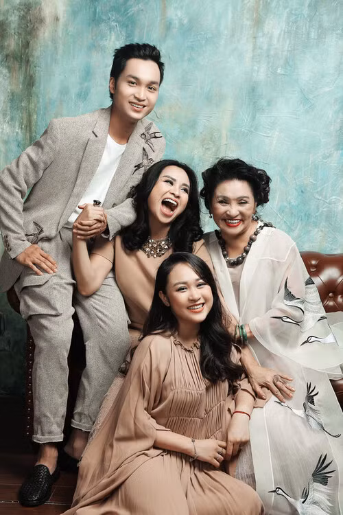 Đây không phải lần đầu tiên, Quang Đăng được nhận xét giống với tài tử HongKong Trương Quốc Vinh.