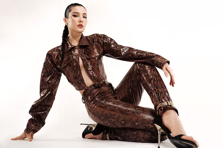 Mỹ nhân "Cô Ba Sài Sòn" sang chảnh, hiện đại khi dát hàng hiệu lên người.