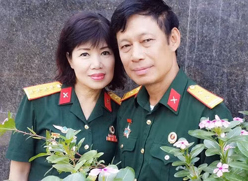 Chuyen nguoi vo hoa trang nghin lan cho chong dong vai Bac Ho-Hinh-2