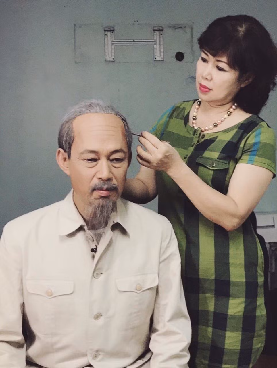 Chuyen nguoi vo hoa trang nghin lan cho chong dong vai Bac Ho