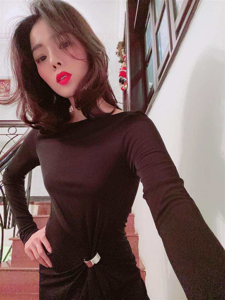 Không chỉ khuyên Lệ Quyên xóa sổ ngoại hình "cò hương", nhiều cư dân mạng cũng bày tỏ sự tiếc nuối trước body nuột nà từng "gây sốt" một thời của nữ ca sĩ.