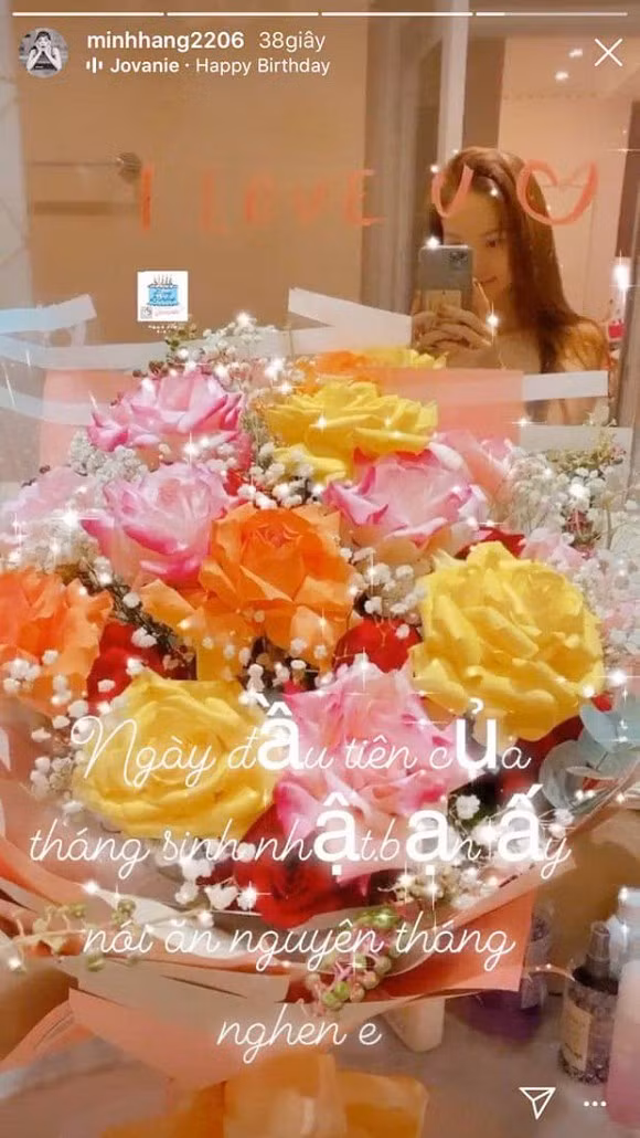 Minh Hang hanh phuc khoe duoc ban trai chieu chuong