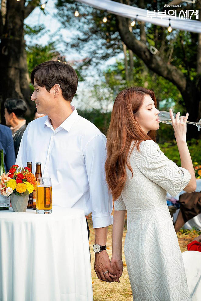 Trong đó, cái tên Han So Hee - nữ diễn viên thủ vai tiểu tam gây phẫn nộ nhất bộ phim "Thế giới hôn nhân" - đã vụt sáng thành ngôi sao được quan tâm nhất hiện nay của làng giải trí.