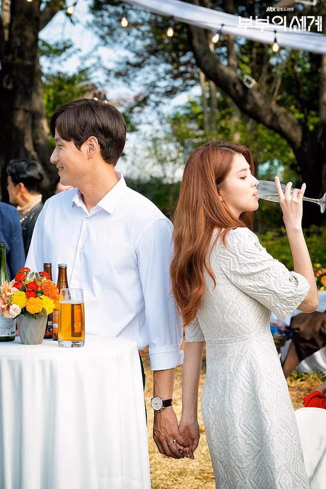 Trong đó, cái tên Han So Hee - nữ diễn viên thủ vai tiểu tam gây phẫn nộ nhất bộ phim "Thế giới hôn nhân" - đã vụt sáng thành ngôi sao được quan tâm nhất hiện nay của làng giải trí.