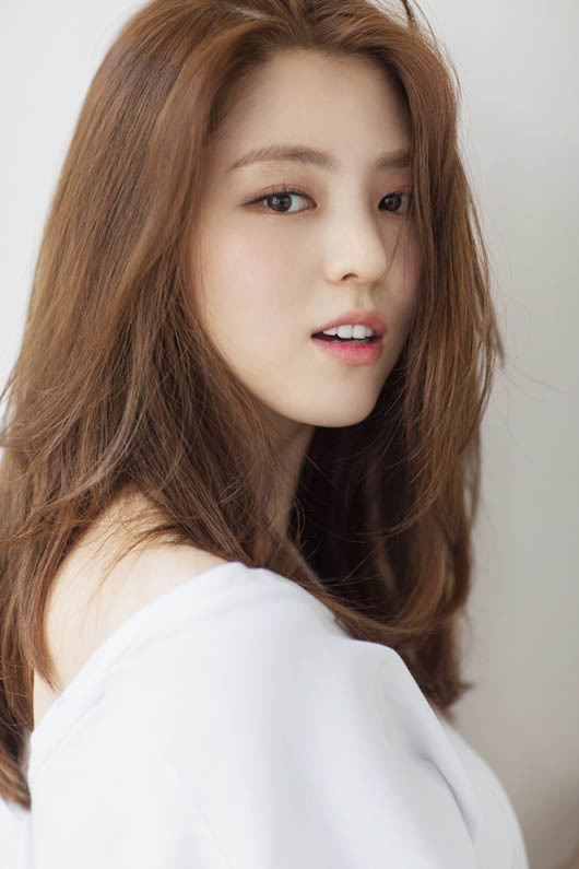 Không chỉ có nhan sắc đỉnh cao, Han Seo Hee còn sở hữu gu thời trang tinh tế sang chảnh.