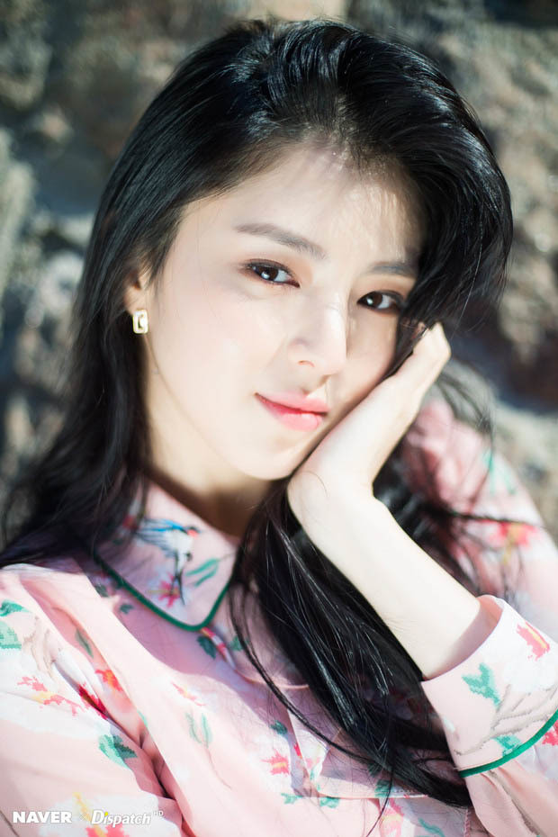 Nhiều người nhận định cô sẽ còn nổi tiếng hơn, thậm chí là vượt cả đàn chị Song Hye Kyo nếu tiếp tục phát triển được khả năng của mình.