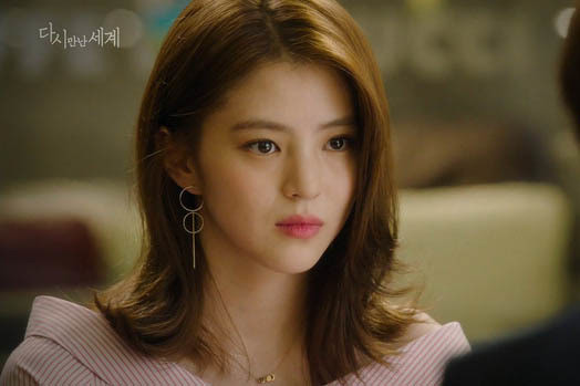 Bắt đầu sự nghiệp diễn khá muộn khi ở tuổi 23, người đẹp mới có vai diễn phụ đầu tiên. Một số phim của Han So Hee phải kể đến như Reunited Worlds, Money Flower, After The Rain...