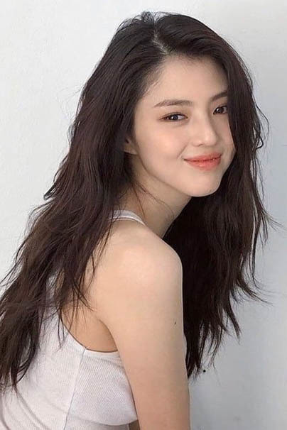 Từng đường nét trên khuôn mặt của cô nàng đều vô cùng hoàn hảo khiến nhiều chị em phụ nữ vừa ao ước, vừa ghen tỵ.